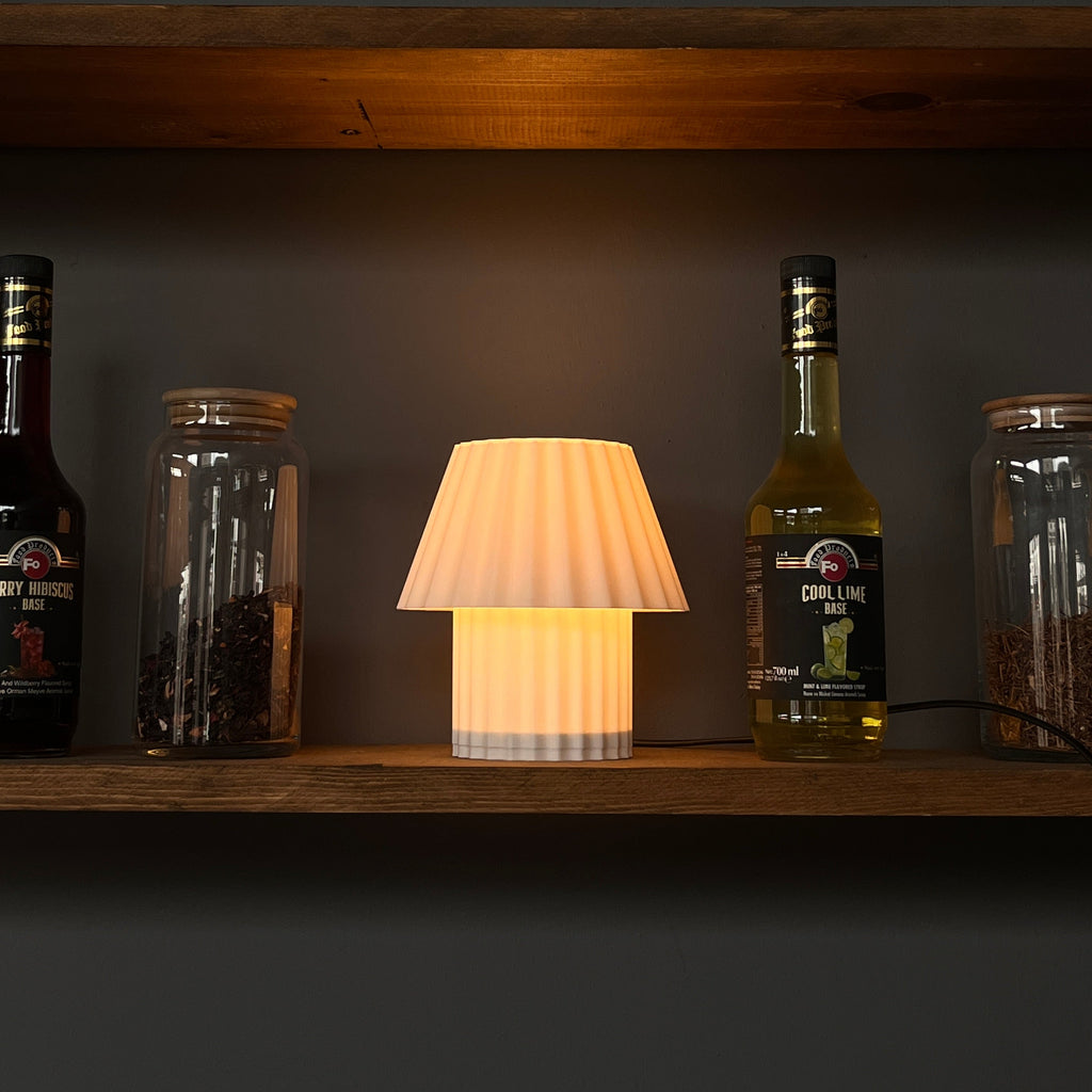 BURGU Abajur – Minimalist Masa ve Komodin Lambası