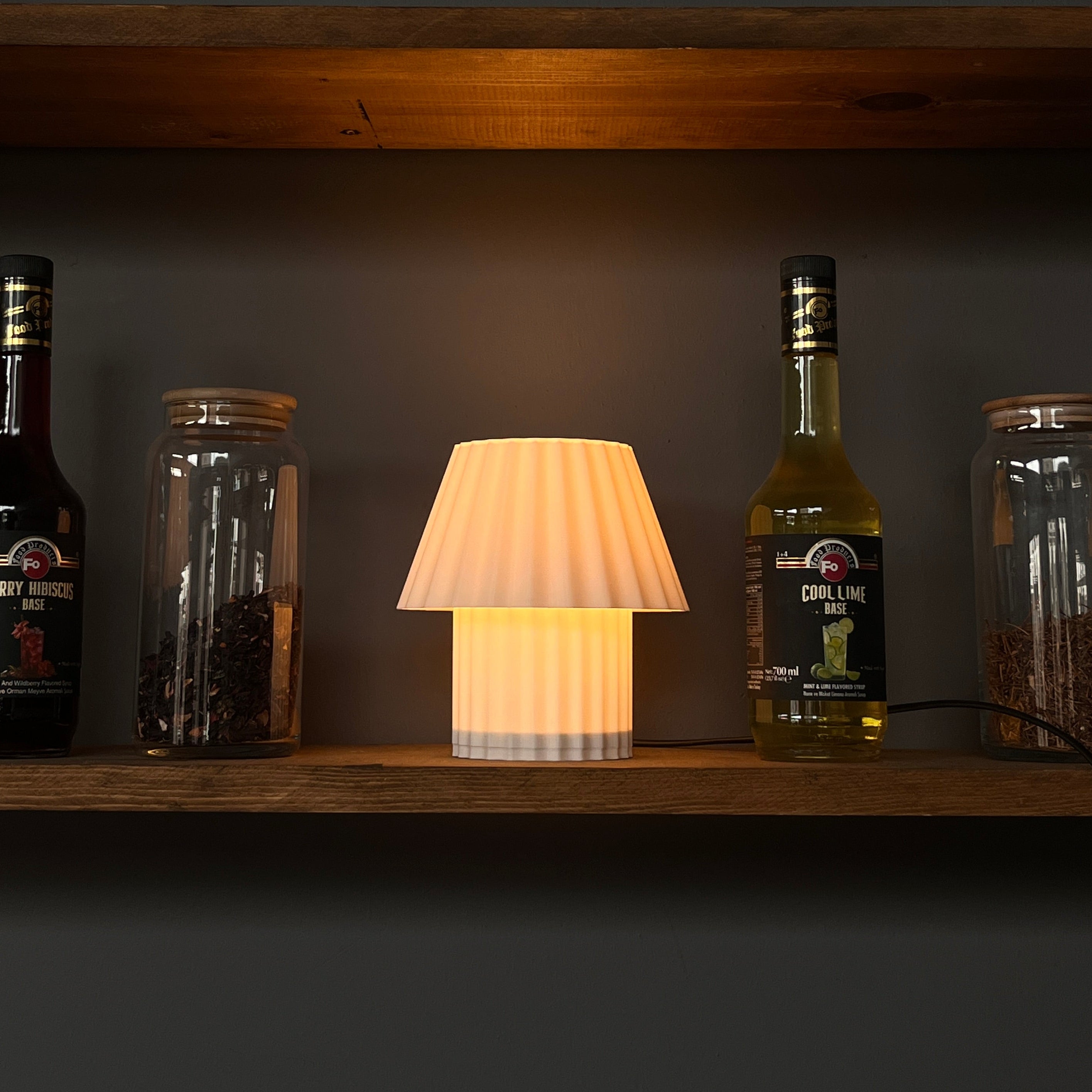 BURGU Abajur – Minimalist Masa ve Komodin Lambası