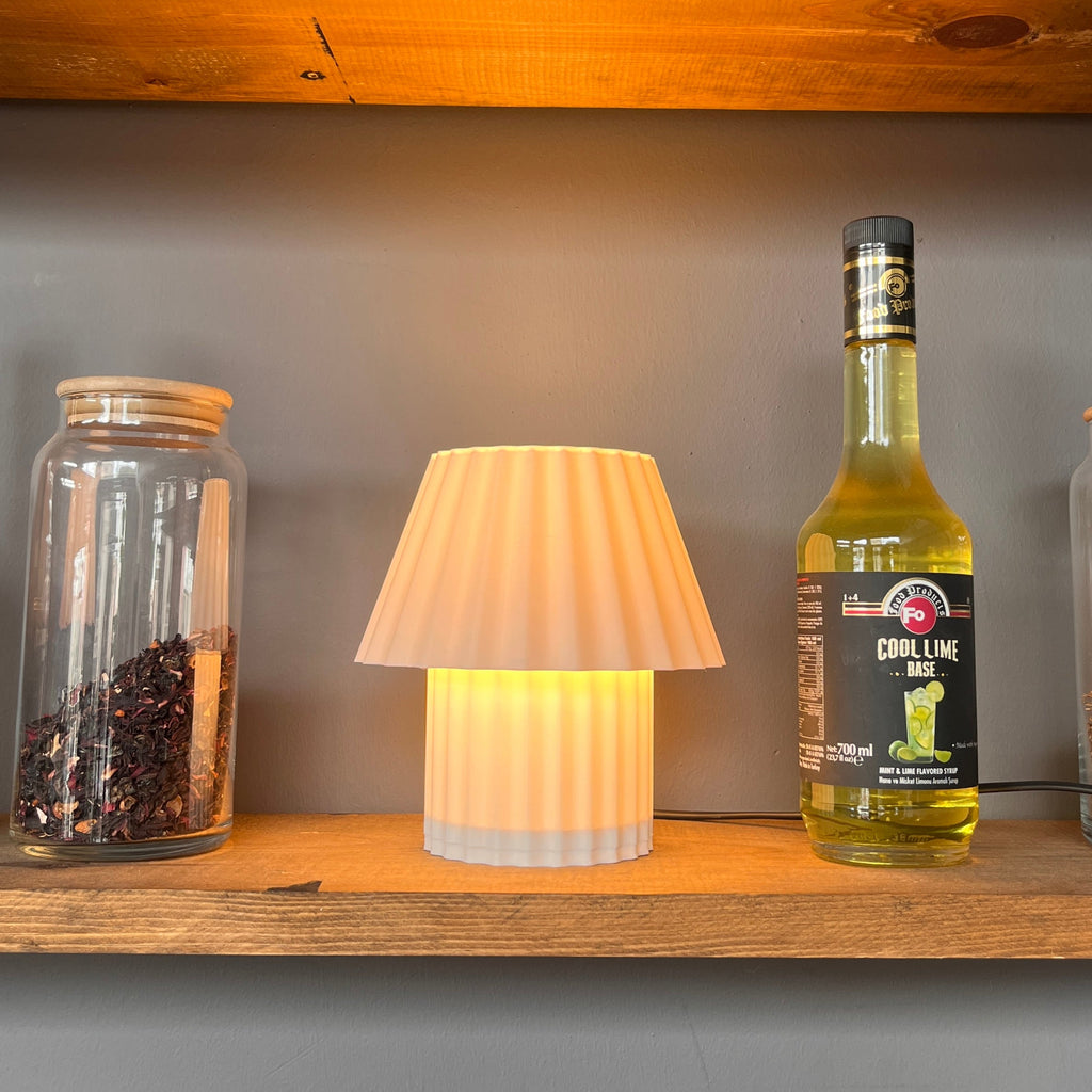 BURGU Abajur – Minimalist Masa ve Komodin Lambası